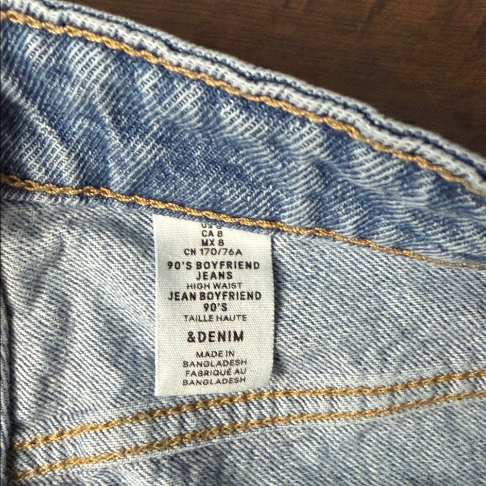 Levi's Women's Boyfriend Jeans in Light Blue #B37 - Picture 2 of 7